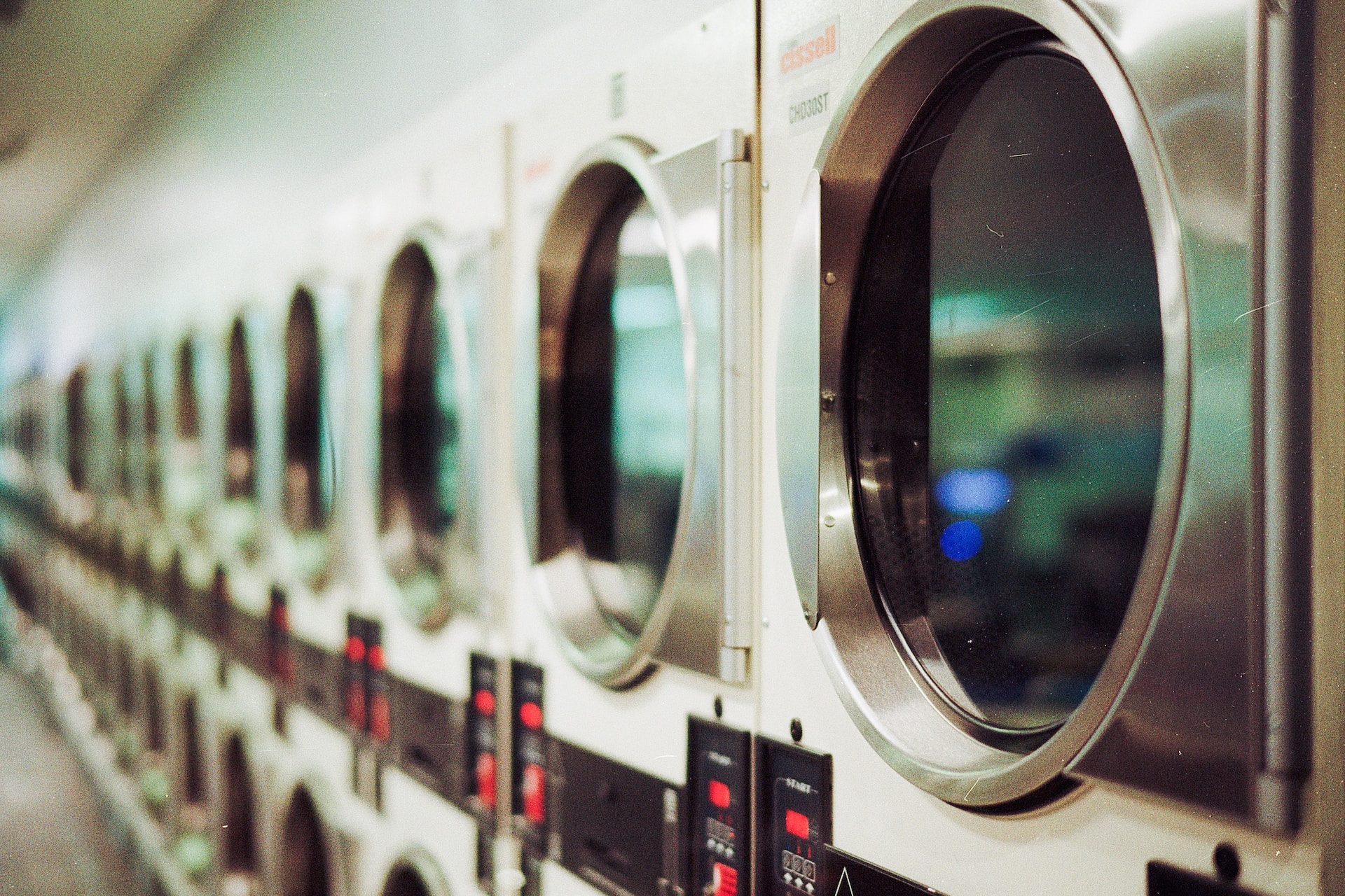 Was passiert, wenn man Spülmittel in Waschmaschine kippt?